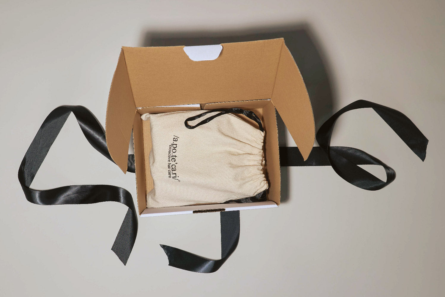 The Conscious Art of Gifting: A Sustainable Holiday Journey
